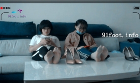 【91foot.info】两名清纯小妹子长得好嫩 脚底也好嫩(第一季)